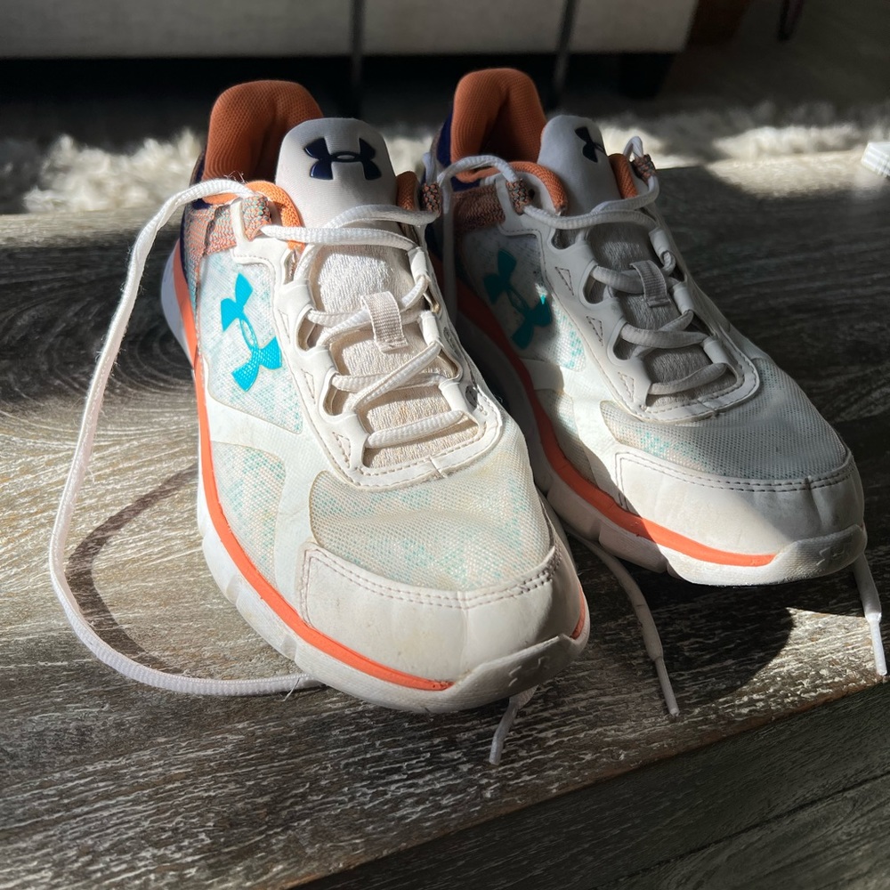 Under Armour women’s size 9 running shoe